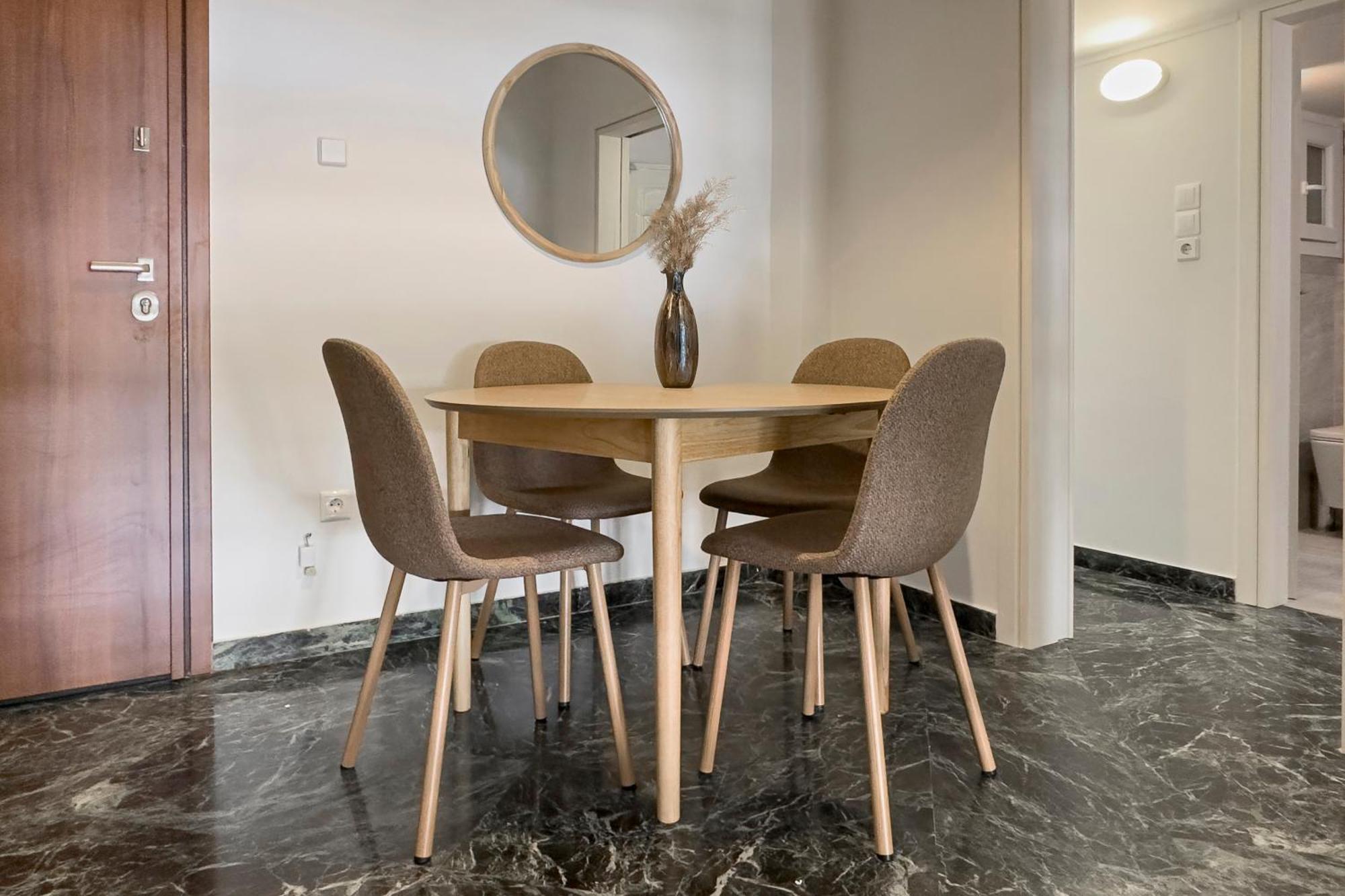 Phaedrus Living Koukaki Verdant Marble Appartamento *